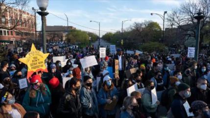 Manifestantes toman las calles de Chicago contra violencia policial