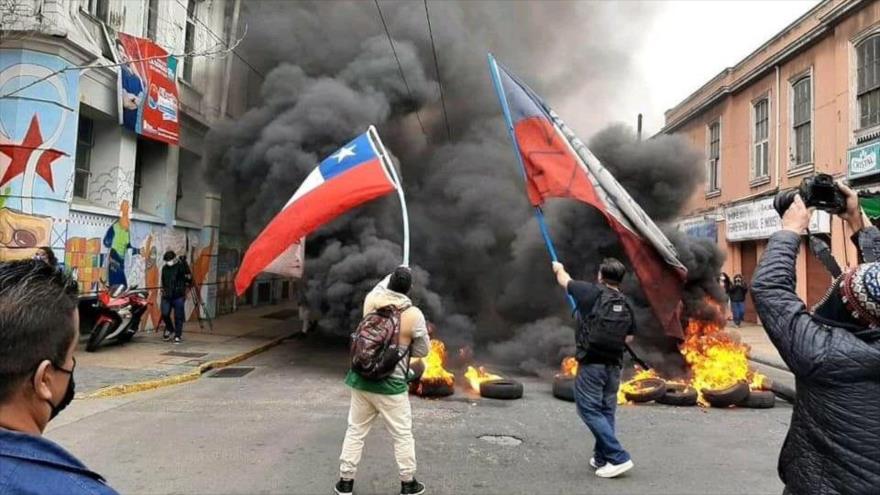 Portuarios de Chile paralizan actividades por políticas de Piñera
