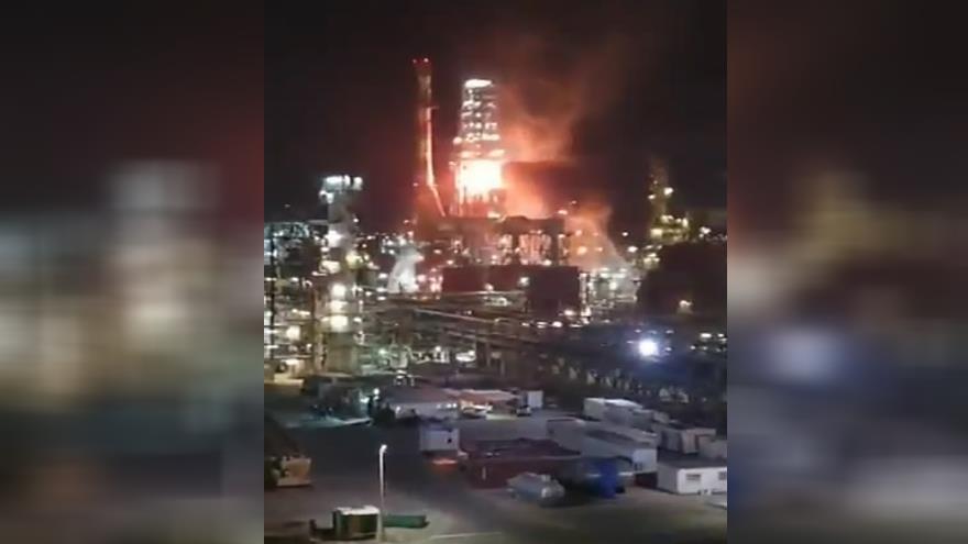 Vídeo: Incendio estalla en una refinería israelí de Haifa
