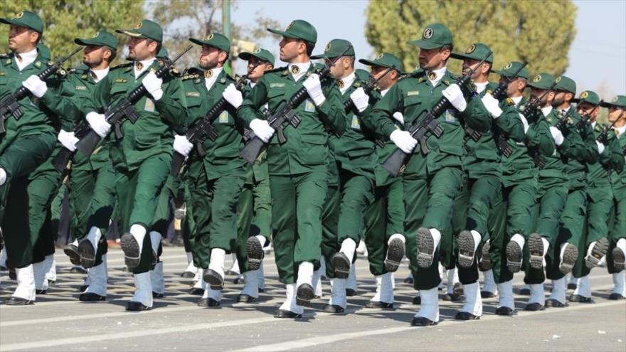 Miembros del Cuerpo de Guardianes de la Revolución Islámica (CGRI) de Irán en un desfile en Tabriz, capital de la provincia de Azerbaiyán Oriental.
