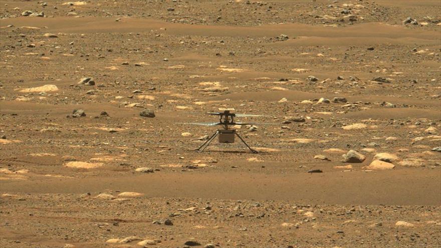 El róver Perseverance de la NASA después del primer vuelo del helicóptero Ingenuity en el planeta rojo, 19 de abril de 2021. (Foto: AFP)