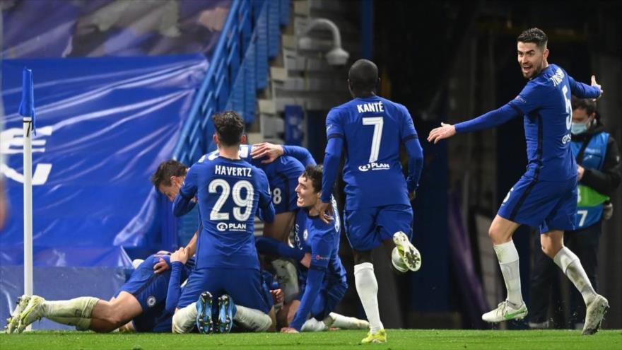 Celebración del Chelsea tras el gol anotado por Mason Mount, Londres, Reino Unido, 5 de mayo de 2021.