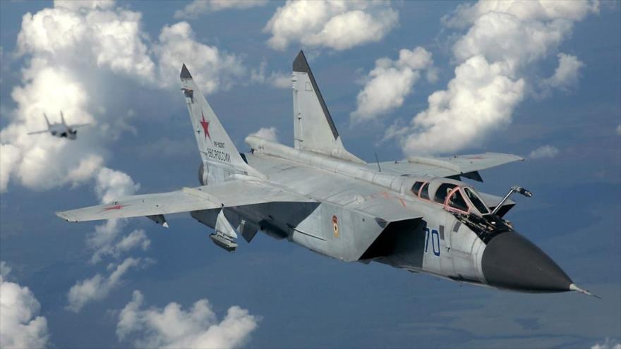 Caza ruso MiG-31 intercepta otro avión espía de Estados Unidos | HISPANTV