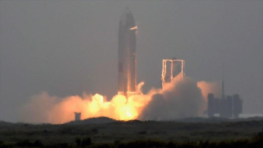 Vídeo: SpaceX aterriza con éxito el prototipo de su cohete 