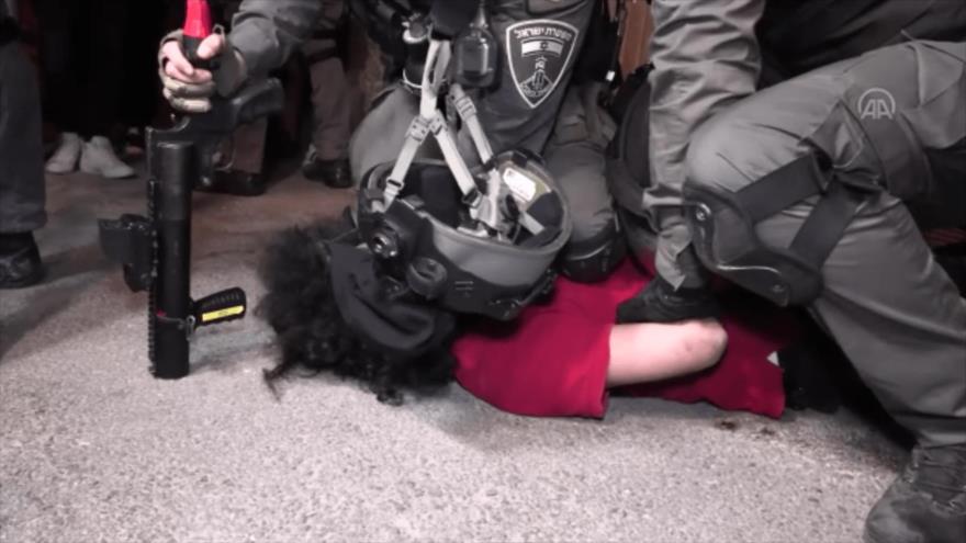 Vídeo: Brutalidad de fuerzas israelíes recuerda al caso Floyd | HISPANTV