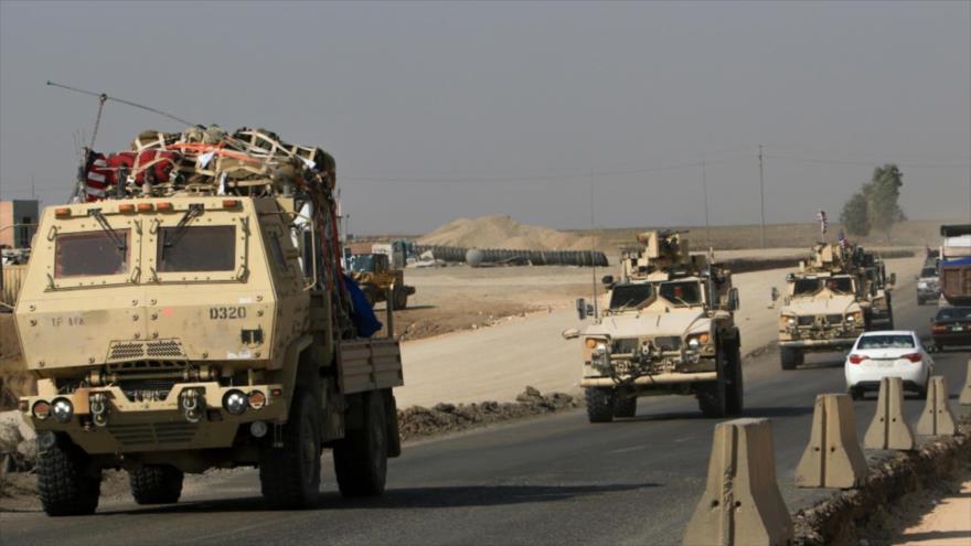 Un convoy de vehículos blindados estadounidenses cruza hacia Irak desde Siria el 21 de octubre de 2019. (Foto:Reuters)