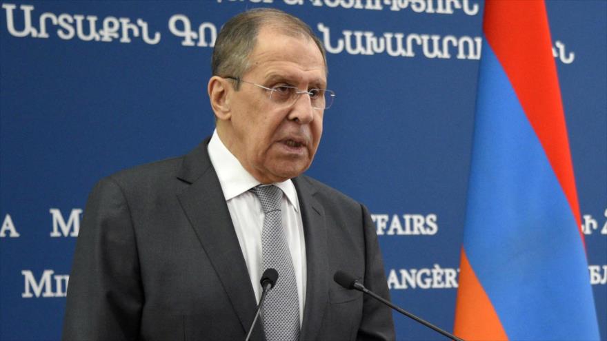 El ministro de Asuntos Exteriores de Rusia, Serguéi Lavrov, habla con prensa, en Ereván, capital de Armenia, 6 de mayo de 2021. (Foto: AFP)
