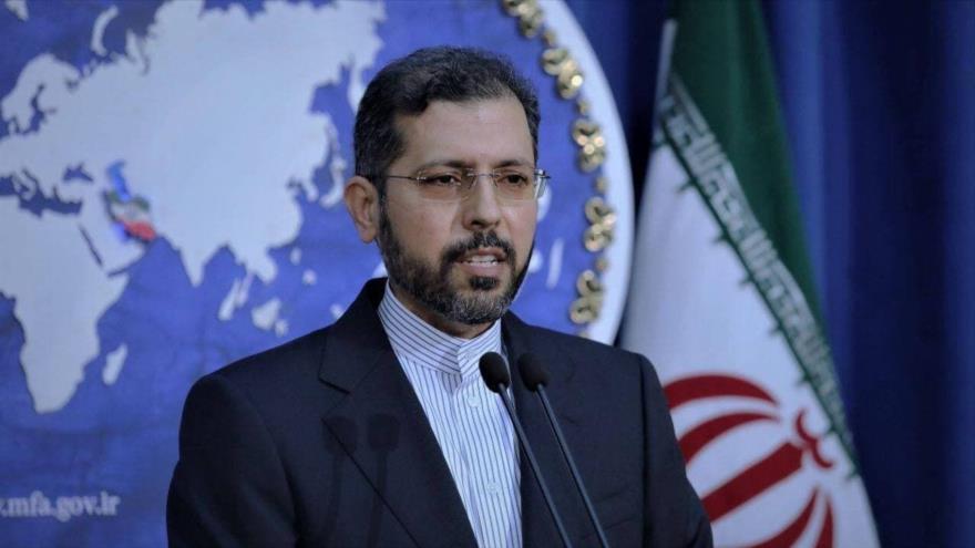 El portavoz del Ministerio de Exteriores de Irán, Said Jatibzade, ofrece una rueda de prensa en Teherán, capital iraní.