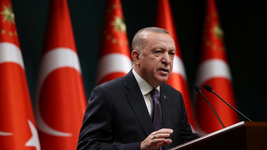 El presidente de Turquía, Recep Tayyip Erdogan, habla durante un mitin. 