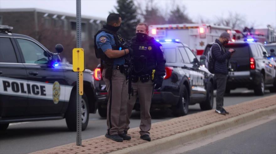 Agentes de la Policía de EE.UU. en el lugar de un tiroteo ocurrido en Colorado, 22 de marzo de 2021.(Foto: Reuters)