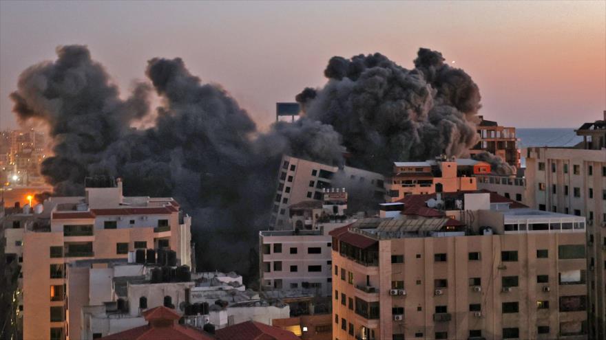 Mortal bombardeo israelí contra el complejo de Hanadi, en la Franja de Gaza, 11 de mayo de 2021. (Foto: AFP)