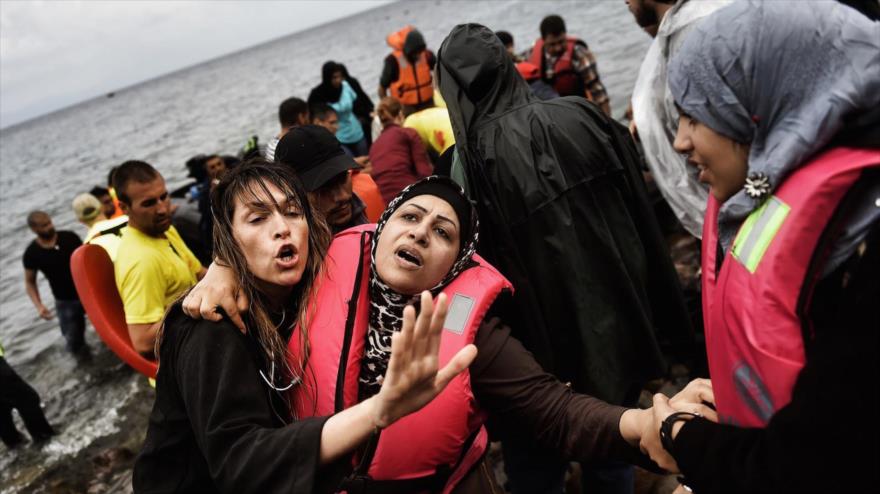 Los refugiados sirios en la griega isla volcánica de Lesbos, 28 de septiembre de 2015. (Foto: AFP)