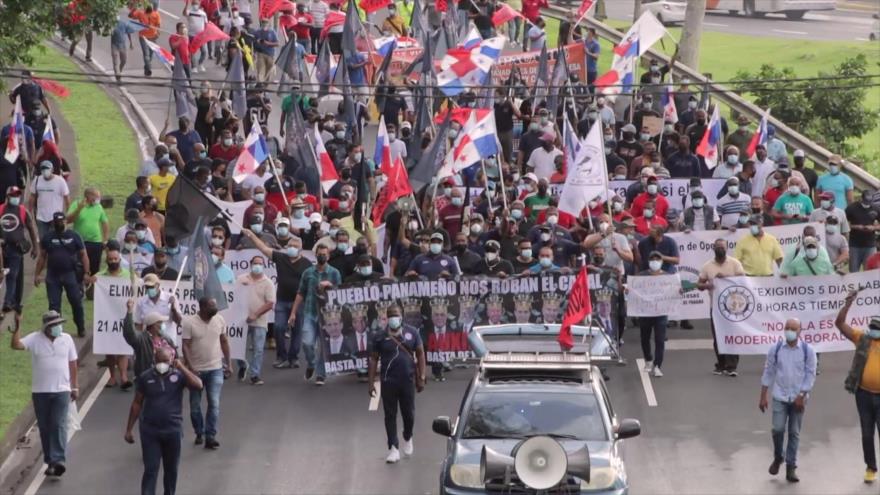 Trabajadores del canal de Panamá marchan hasta Palacio Presidencial