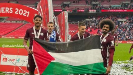 Leicester festeja su victoria en FA Cup con bandera de Palestina