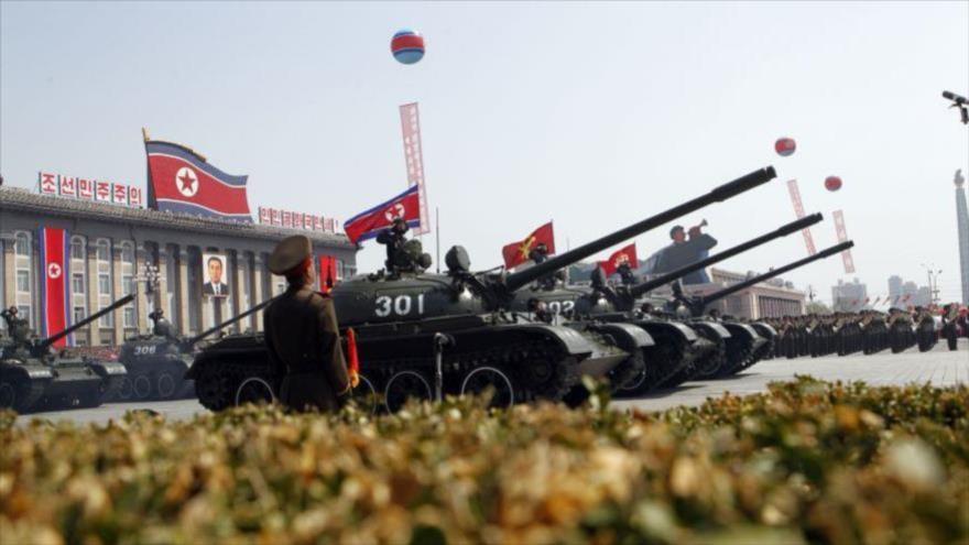 Desfile de los tanques del Ejército norcoreano.

