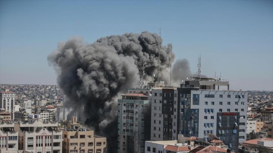 Bombardeo de la Torre Al-Yala, en la franja de Gaza,
