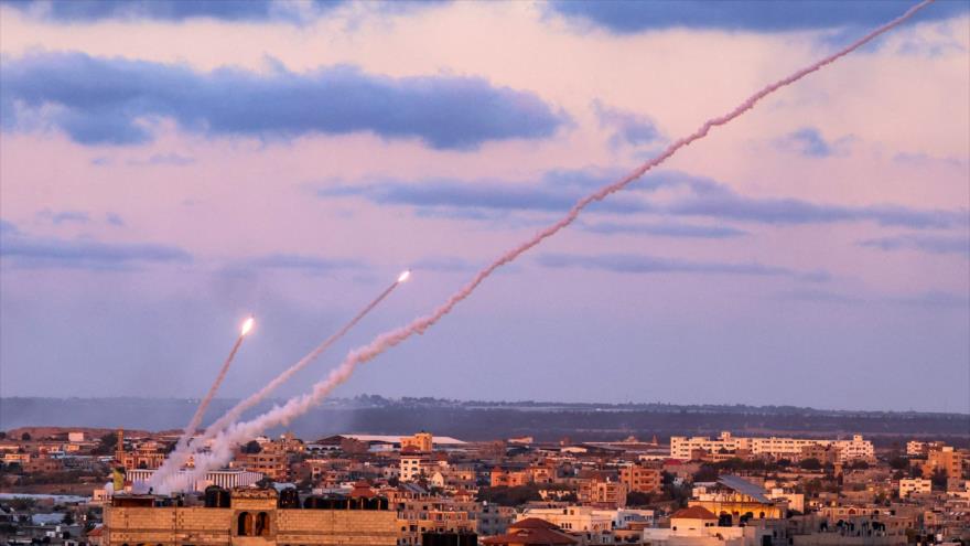 Cohetes disparados desde el sur de la Franja de Gaza contra Israel, 17 de mayo de 2021. (Foto: AFP)