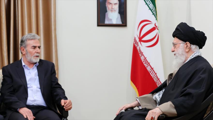 Líder de Irán, ayatolá Seyed Ali Jamenei, y secretario general de la Yihad Islámica de Palestina, Ziad al-Najala, Teherán, diciembre de 2018. (Foto: Khamenei.ir)
