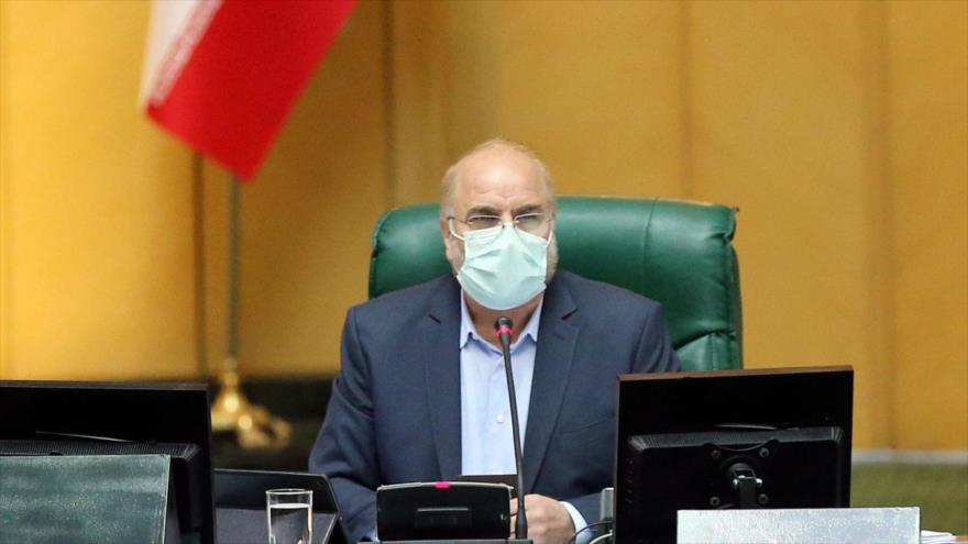 El presidente del Parlamento de Irán, Mohamad Baqer Qalibaf, habla en una sesión abierta del ente, 23 de mayo de 2021. (Foto: ICANA)