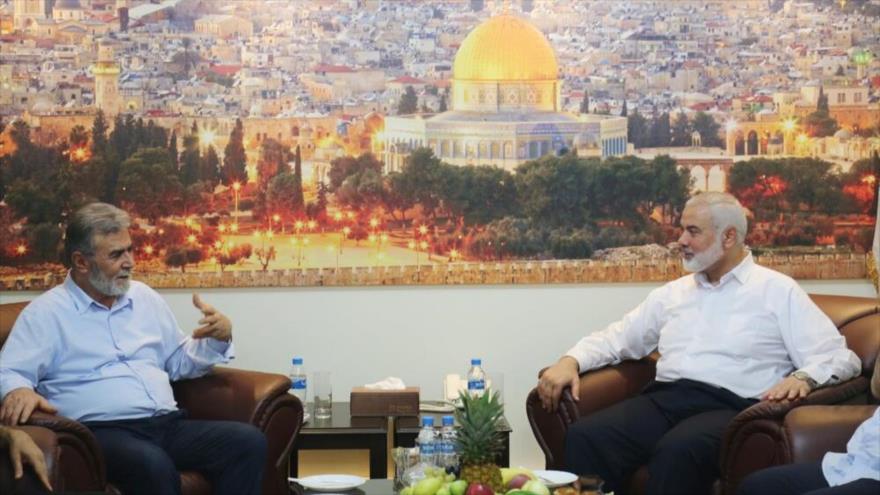 El jefe de la dirección política de HAMAS, Ismail Haniya (dcha.), y el secretario general de la Yihad Islámica de Palestina, Ziad al-Najala.