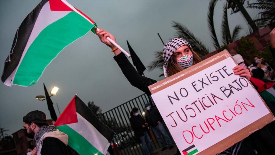 Miembros de la comunidad palestina en Chile participan en una protesta contra los ataques de Israel en Gaza, 18 de mayo de 2021. (Foto: AFP)