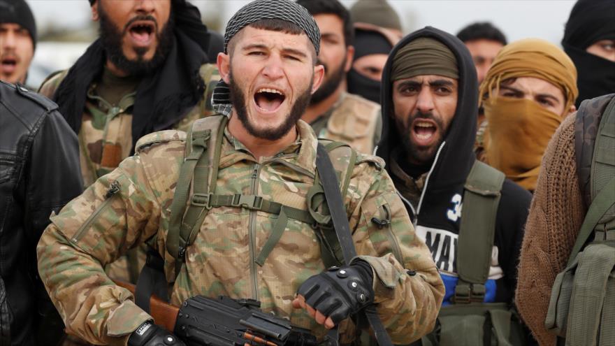 Militantes apoyados por Turquía en Azaz, Siria, 21 de enero de 2018. (Foto: Reuters)