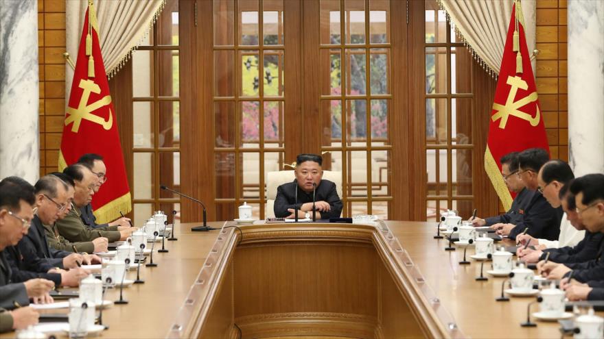 El líder norcoreano, Kim Jong-un (C), asiste a una sesión del Partido de Trabajadores de Corea, 4 de junio de 2021. (Foto: KCNA)