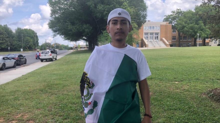 Alumno no recibe su diploma en EEUU por portar bandera mexicana