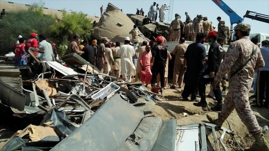 Al menos 50 muertos en accidente de trenes en Paquistán
