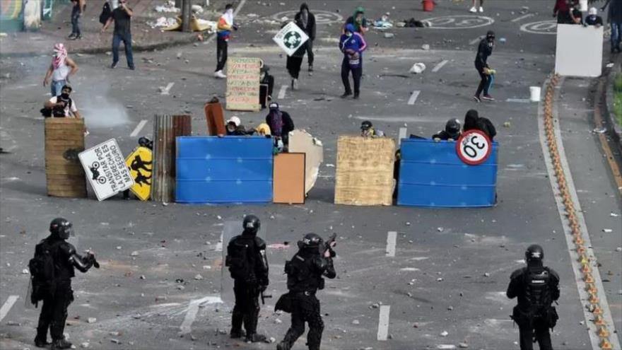 La Policía Militar de Colombia se persona en calles de Cali para dispersar manifestación antigubernamental. (Foto: AFP)