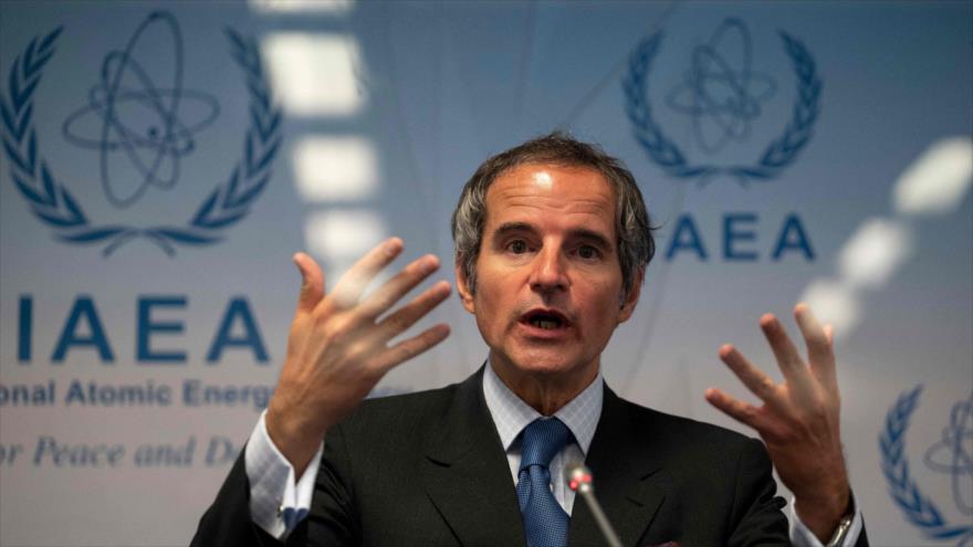 El jefe de la Agencia Internacional de Energía Atómica (AIEA), Rafael Grossi, haba con los periodistas en Viena, 7 de junio de 2021. (Foto: AFP)