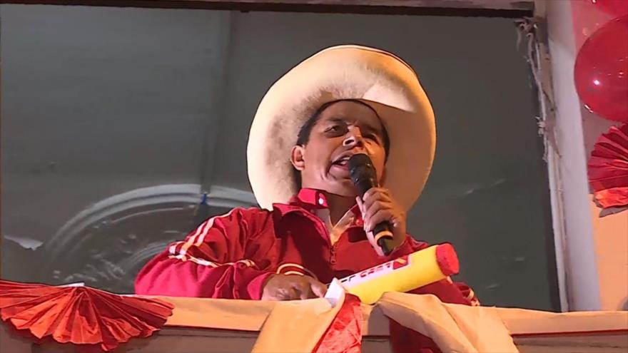 Pedro Castillo lidera la preferencia en el balotaje peruano