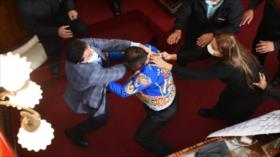 Vídeo: Debate sobre Áñez acaba en puñetazos y tirones de pelo