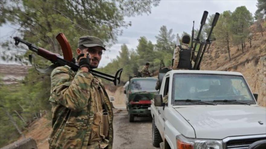 Hombres armados en la provincia de Alepo, Siria, 20 de noviembre de 2020. (Foto: AFP)