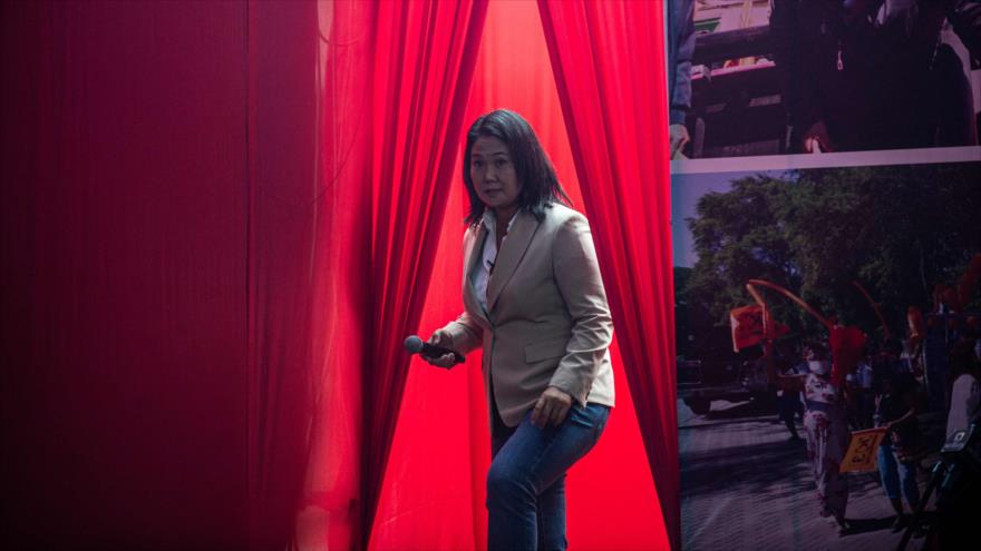 Candidata presidencial del partido Fuerza Popular de Perú, Keiko Fujimori, llega a una rueda de prensa en Lima, 10 de junio de 2021. (Foto: AFP)