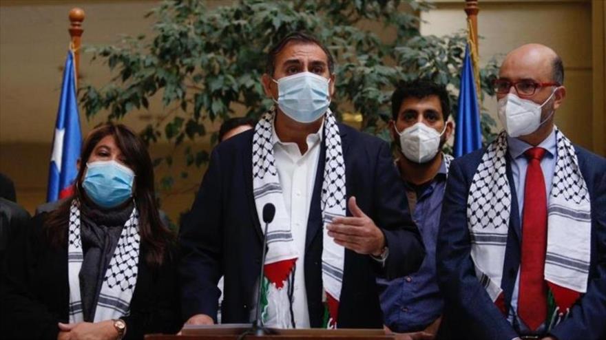 Diputados chilenos defienden un proyecto de ley que busca sancionar bienes y servicios provenientes de colonias israelíes. (Foto: Anadolu)