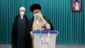 Líder tras votar: Día de las elecciones es el día del pueblo iraní