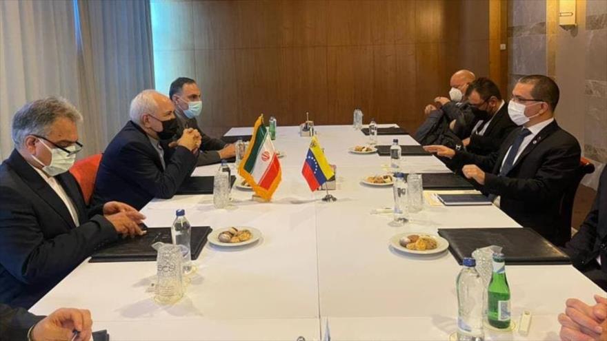 El canciller iraní, Mohamad Yavad Zarif, se reúne con su par venezolano, Jorge Arreaza, en Antalya, Turquía, 18 de junio de 2021. (Foto: IRNA)