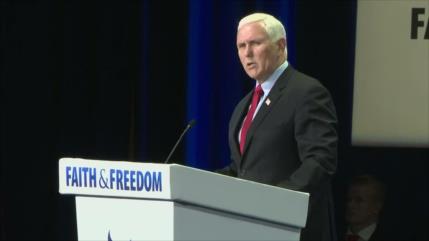 Mike Pence, abucheado con gritos de “traidor” en una conferencia