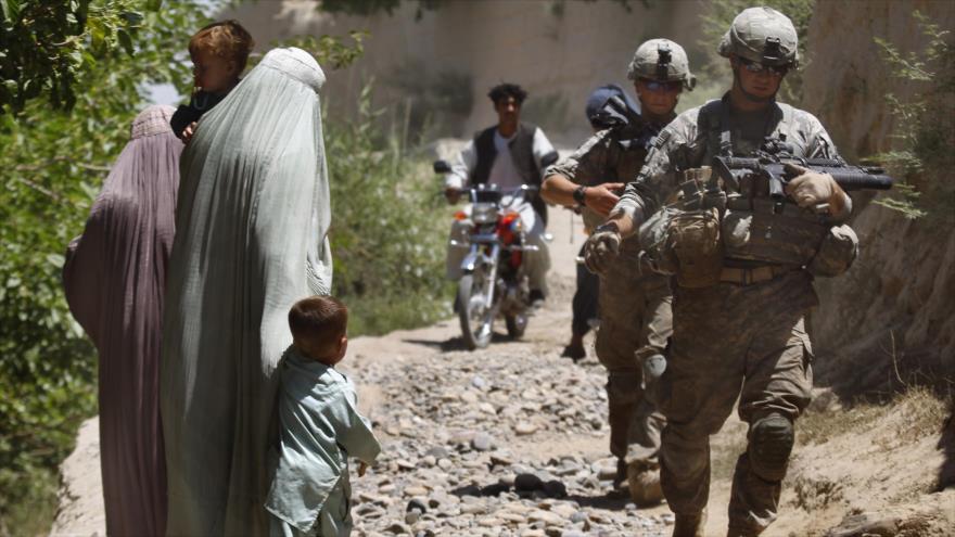 Soldados estadounidenses en una zona rural en Afganistán