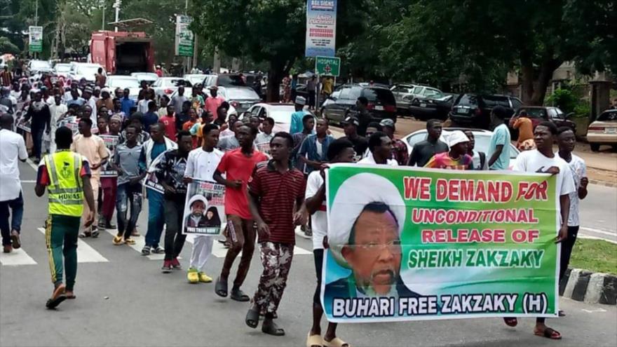 Partidarios del líder chií, el sheij Ibrahim al-Zakzaky, piden la liberación del líder y su mujer, en Abuya, capital de Nigeria, 21 de junio de 2021.