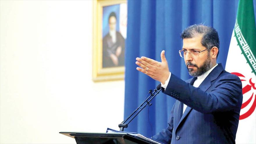 El portavoz de la Cancillería iraní, Said Jatibzade, en una conferencia de prensa en Teherán, la capital.
