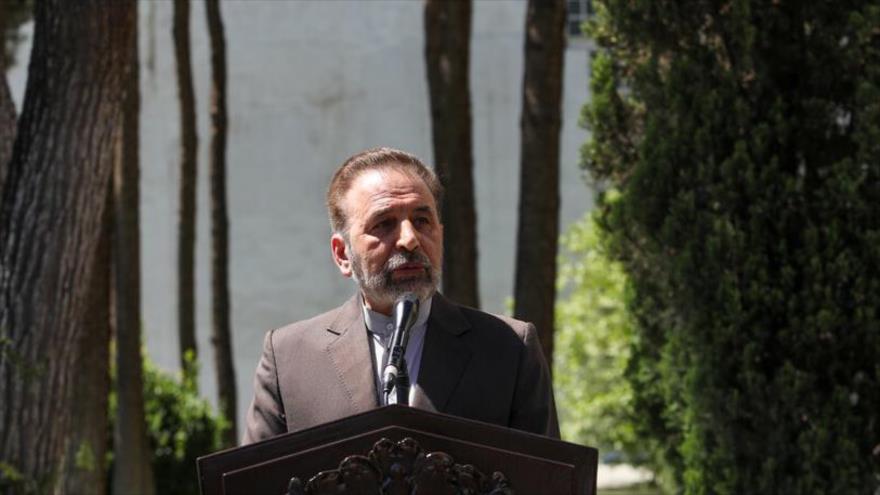 El jefe del Gabinete del presidente de Irán, Mahmud Vaezi, en declaraciones a la prensa, 23 de junio de 2021 (Foto: ISNA)