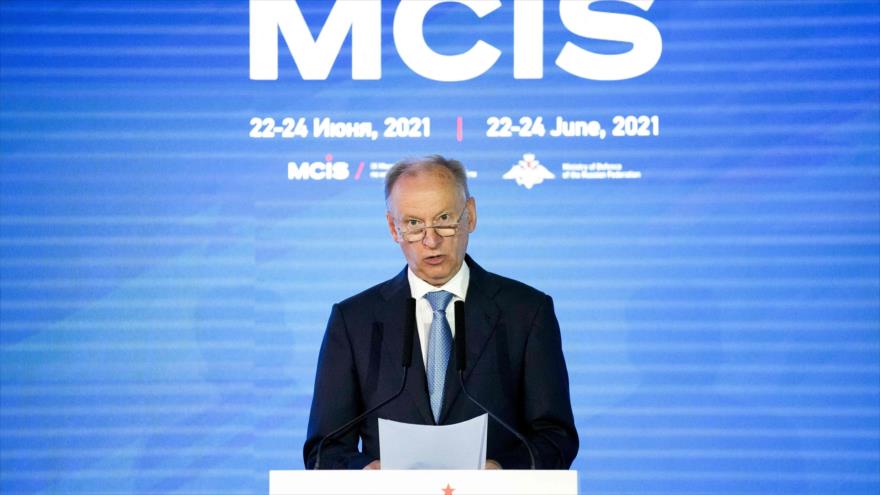 El secretario del Consejo de Seguridad de Rusia, Nikolai Pátrushev, habla en la Conferencia de Seguridad en Moscú, 24 de junio de 2021. (Foto: AFP)