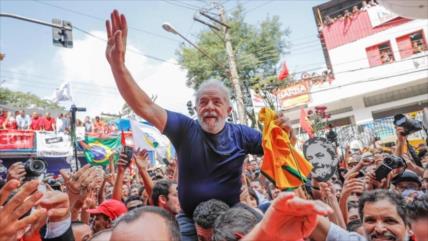 Encuesta: Lula dobla en intención de voto a Bolsonaro