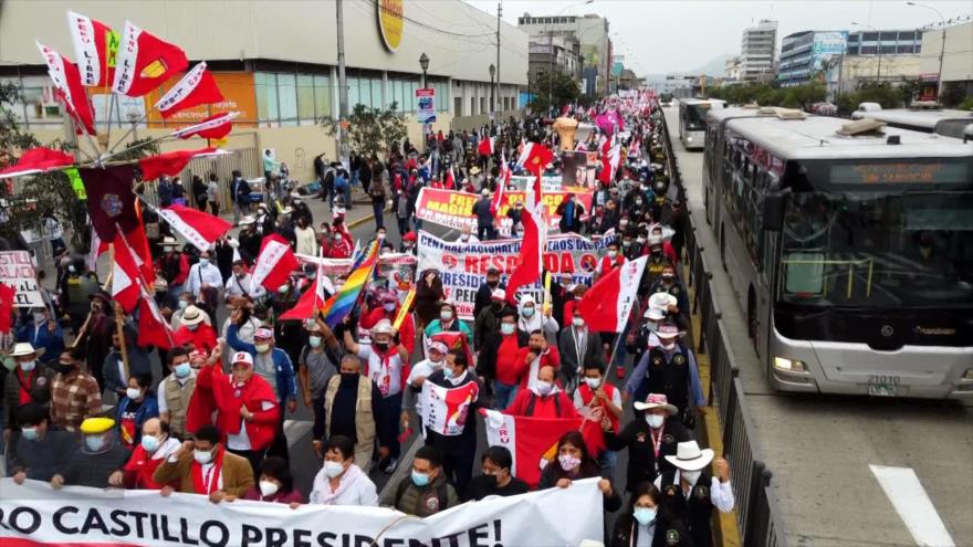 Peruanos protestan por falta de nombramiento de presidente
