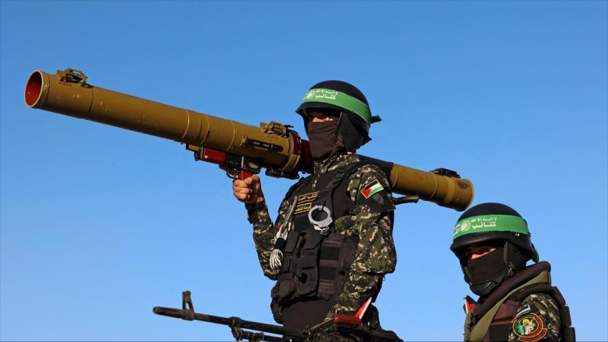 Miembros de las Brigadas Ezzedin al-Qassam, brazo militar de HAMAS, desfilan en la ciudad de Gaza, 7 de junio de 2021. (Foto: AFP)