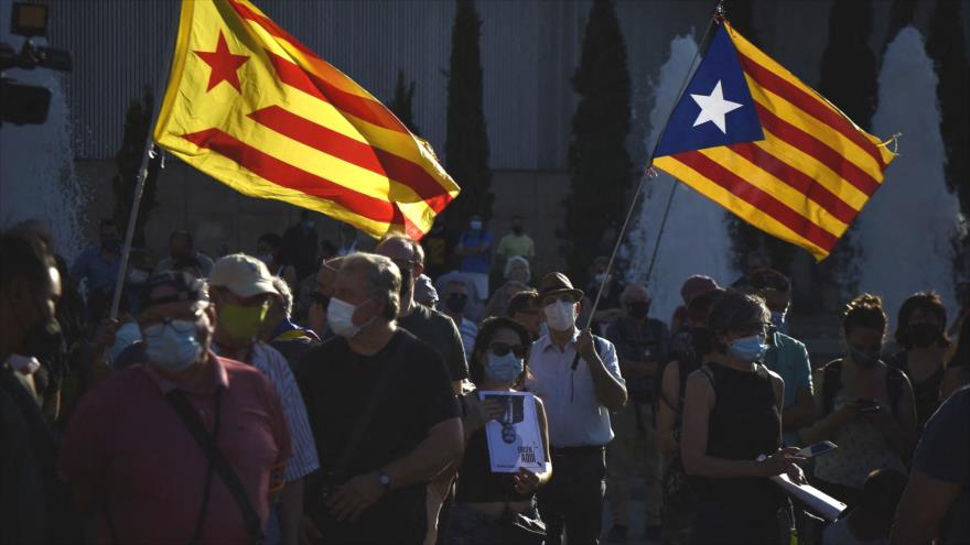 Independentistas protestan contra rey Felipe VI en Barcelona | HISPANTV