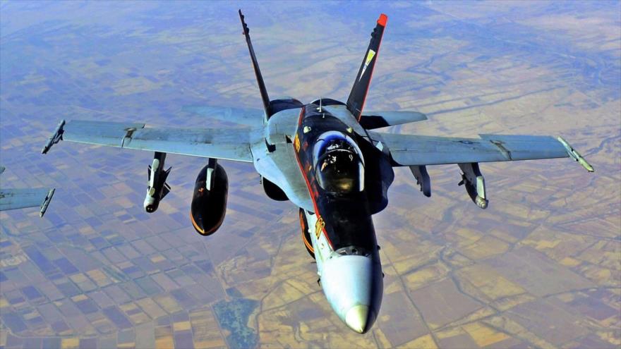 Un avión de combate de EE.UU. en pleno vuelo.