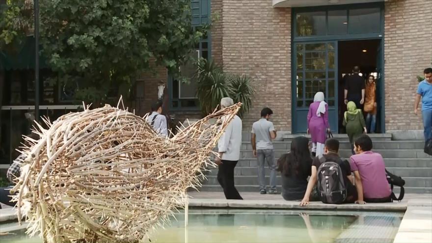 Irán: La Casa de los Artistas- Turismo de Salud en Ardebil- Convivencia religiosa- hombres pequeños